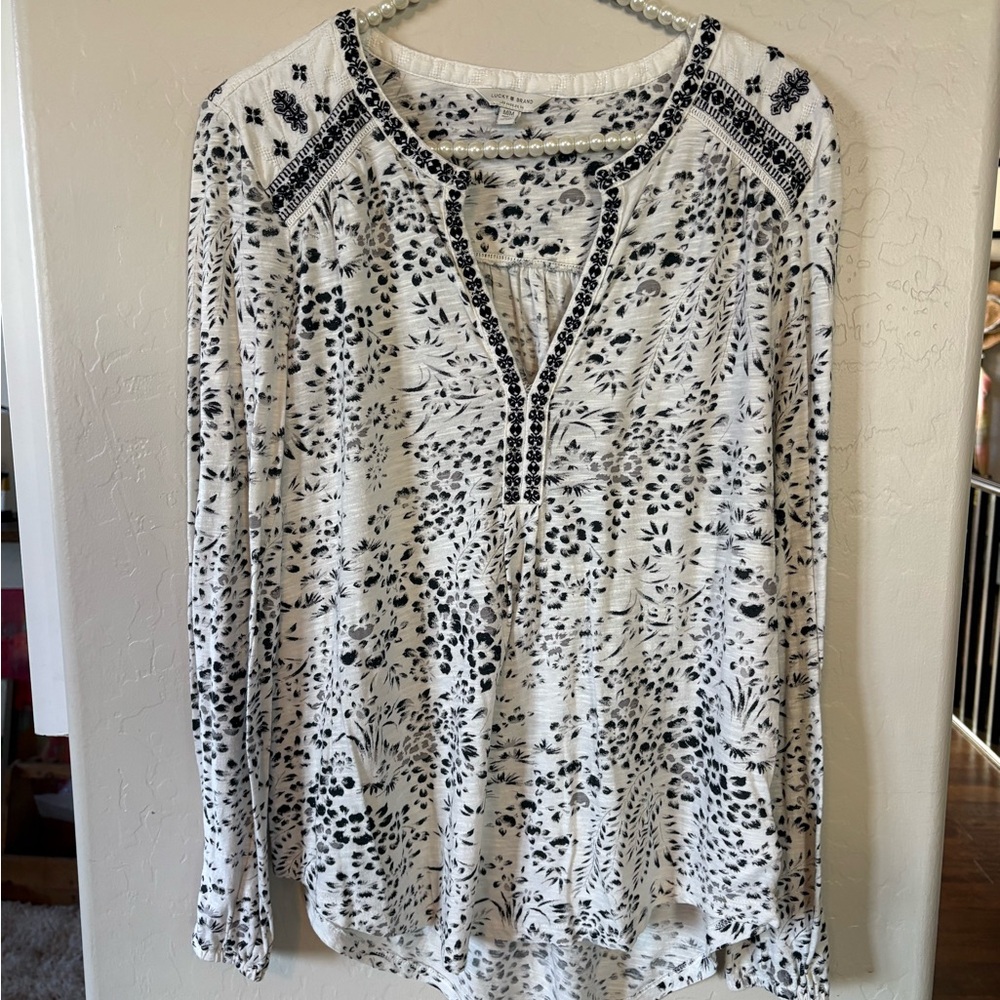 Lucky Brand Womens White and Black Floral Print Long-Sleeve Popover Top